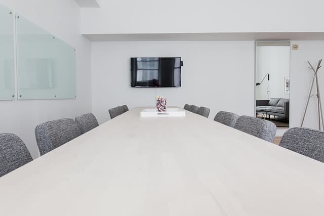 Comment optimiser votre espace de travail avec du mobilier malin